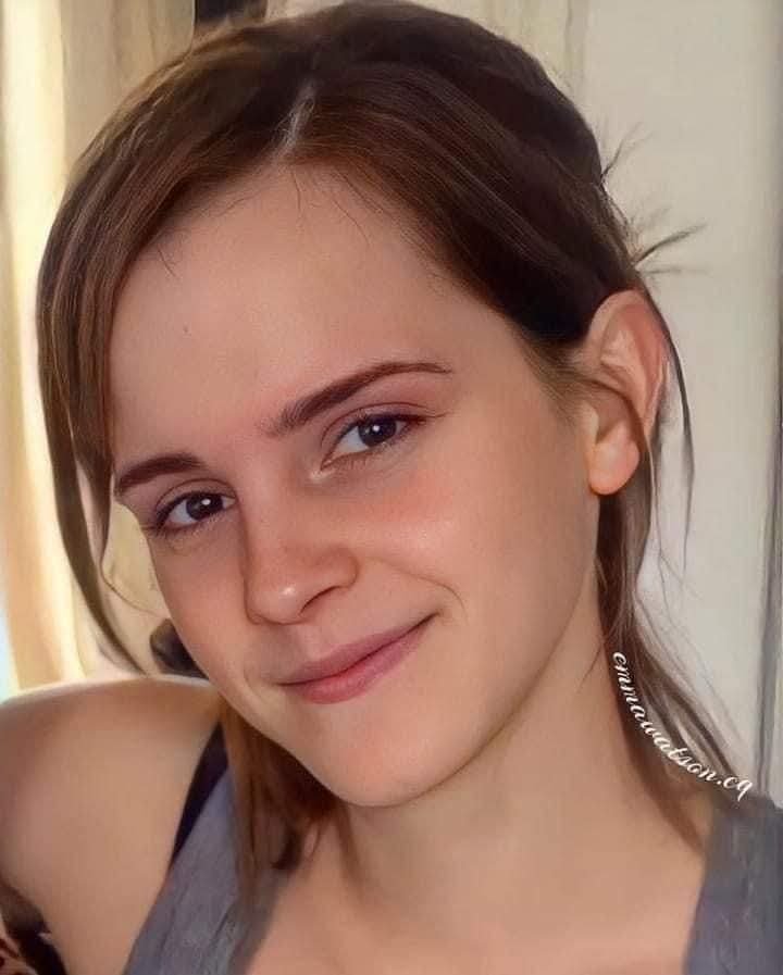 v8u84EMh Emma Watson 01.jpg